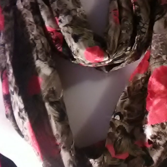 Scarf - Picture 1 of 2